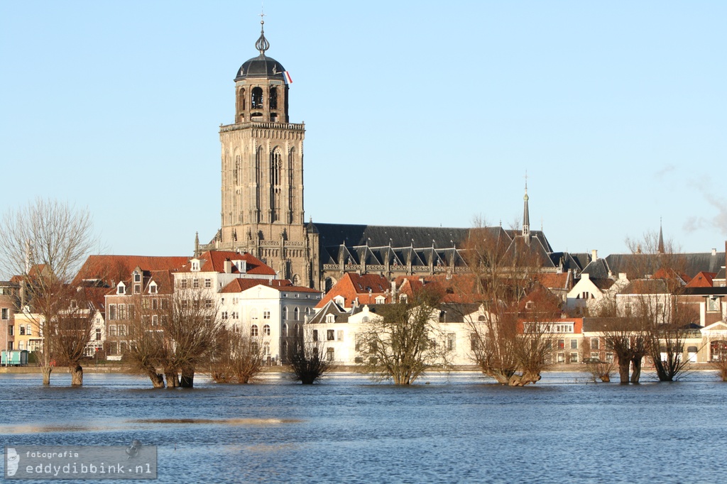 2010-12-15 Zicht op Deventer bij hoog water 002